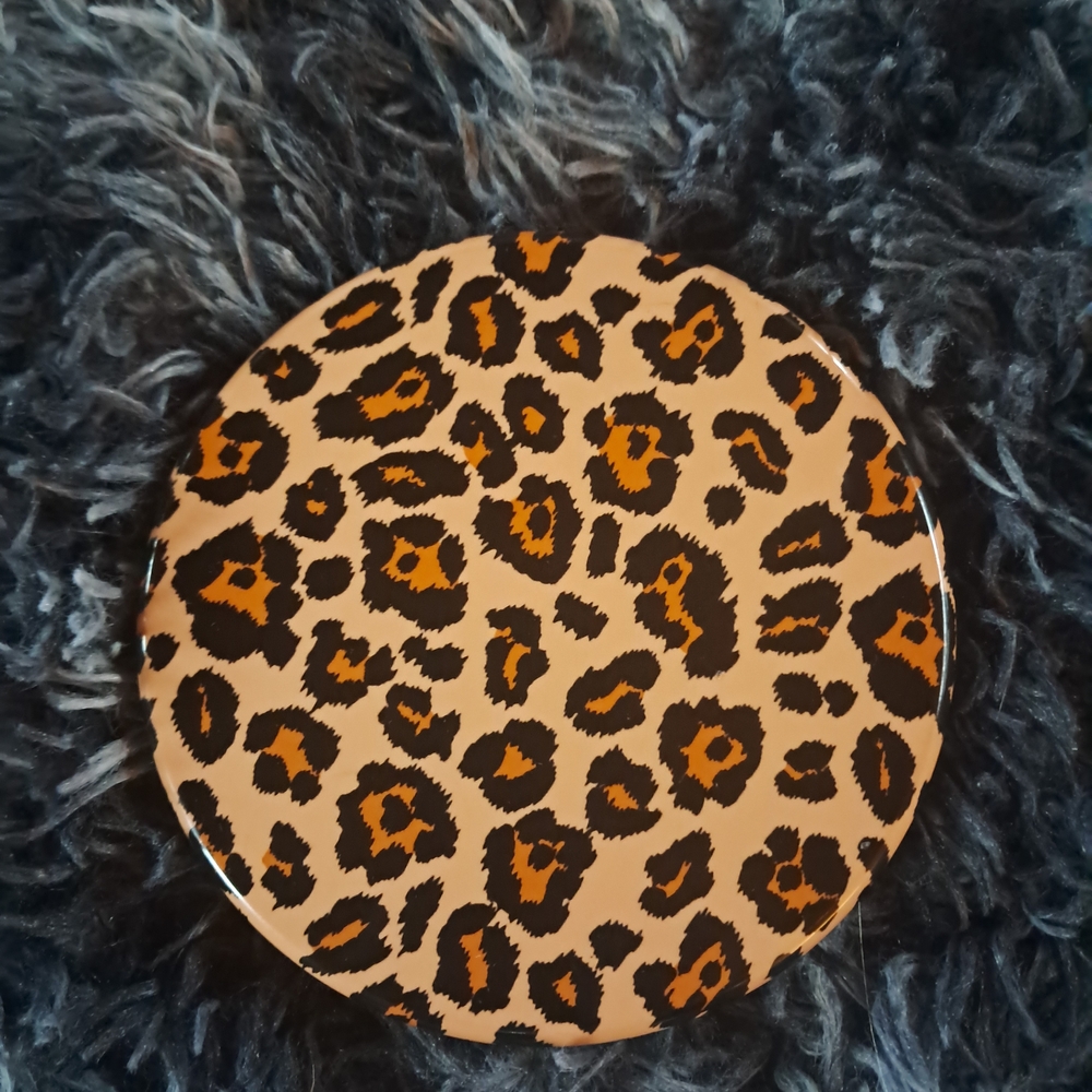 Led Lighted Compact Mirror View 3